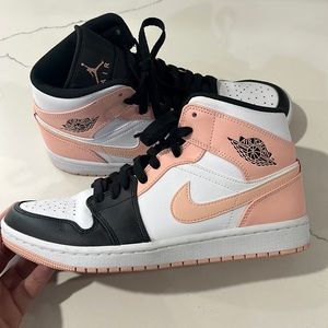 Air Jordan 1 Mid Crimson Tint